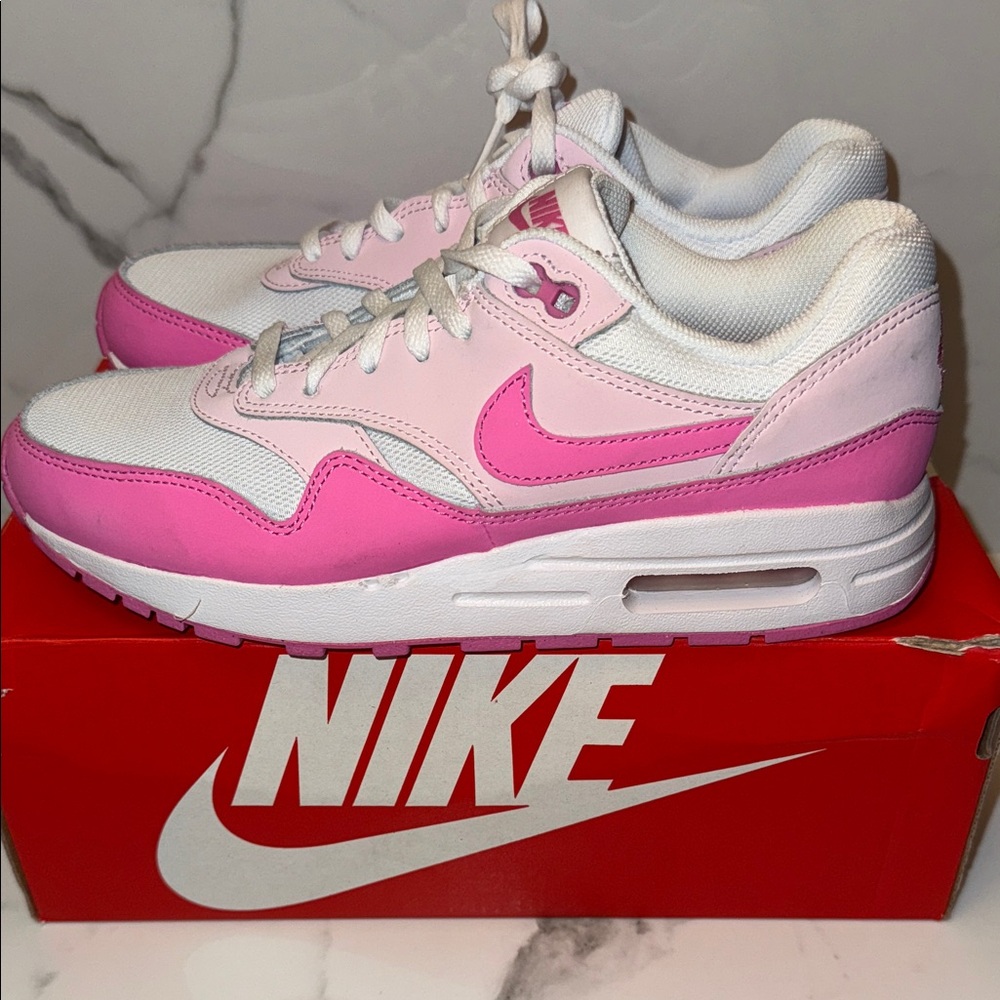 Nike Women's Pink and White Air Max Sneakers size 6.5 youth women’s size 8